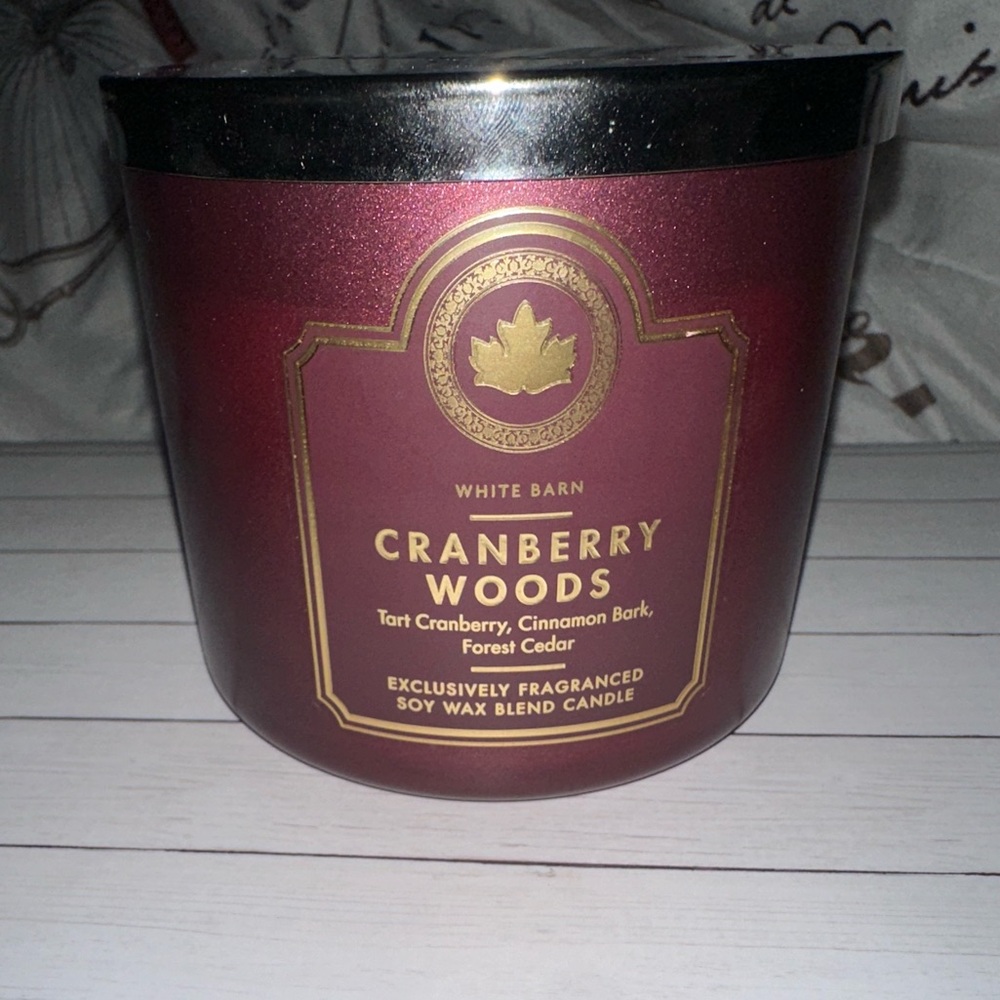White Barn Cranberry Woods Soy Candle